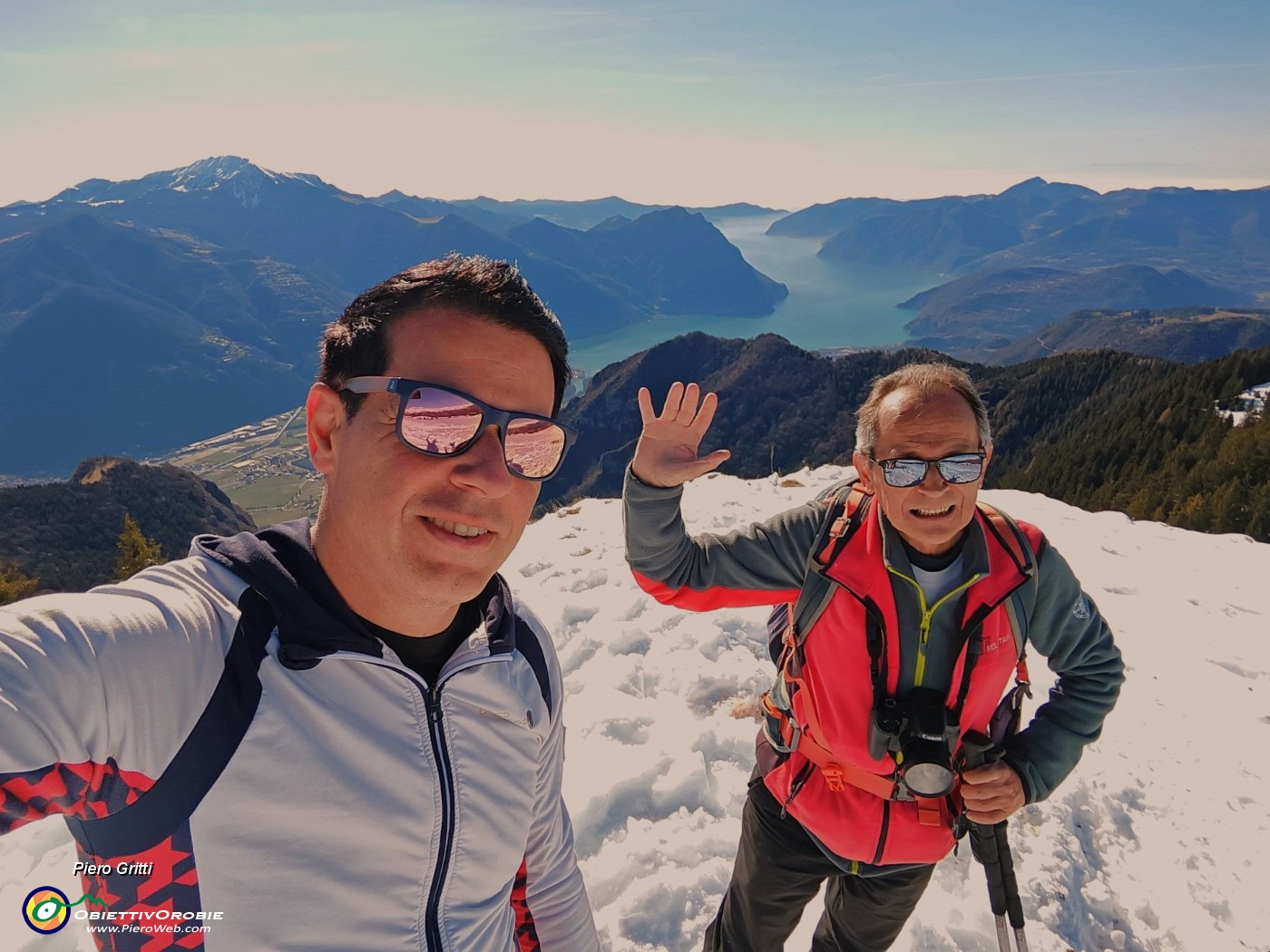 01 In vetta al Monte Alto (1723 m) con bella vista sul Lago d'Iseo.jpg